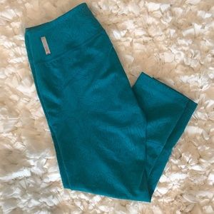 Zella Turquoise Geometric Pattern Capri Leggings